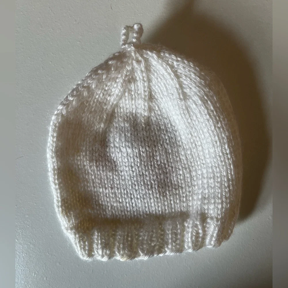 Hand knit infant Minnesota Twins hat-baseball, white/blue/red..MLB